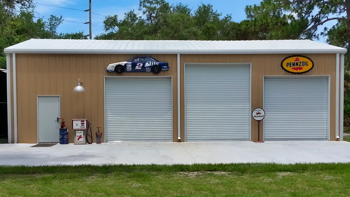 Buck Steel metal garages and workshops